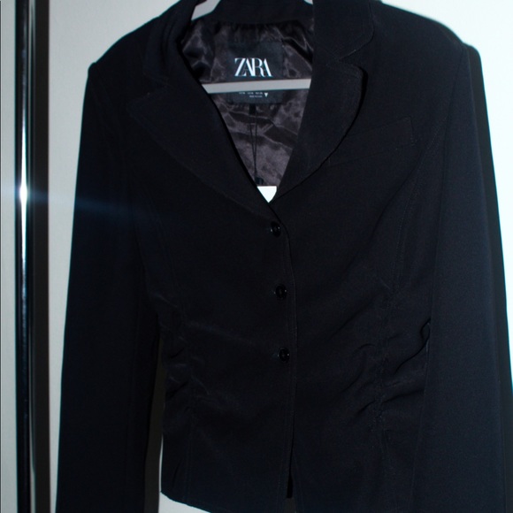 Must Go‼️ Brand New Zara Ruched Fitted Blazer. Read Description 👇 - Picture 7 of 12